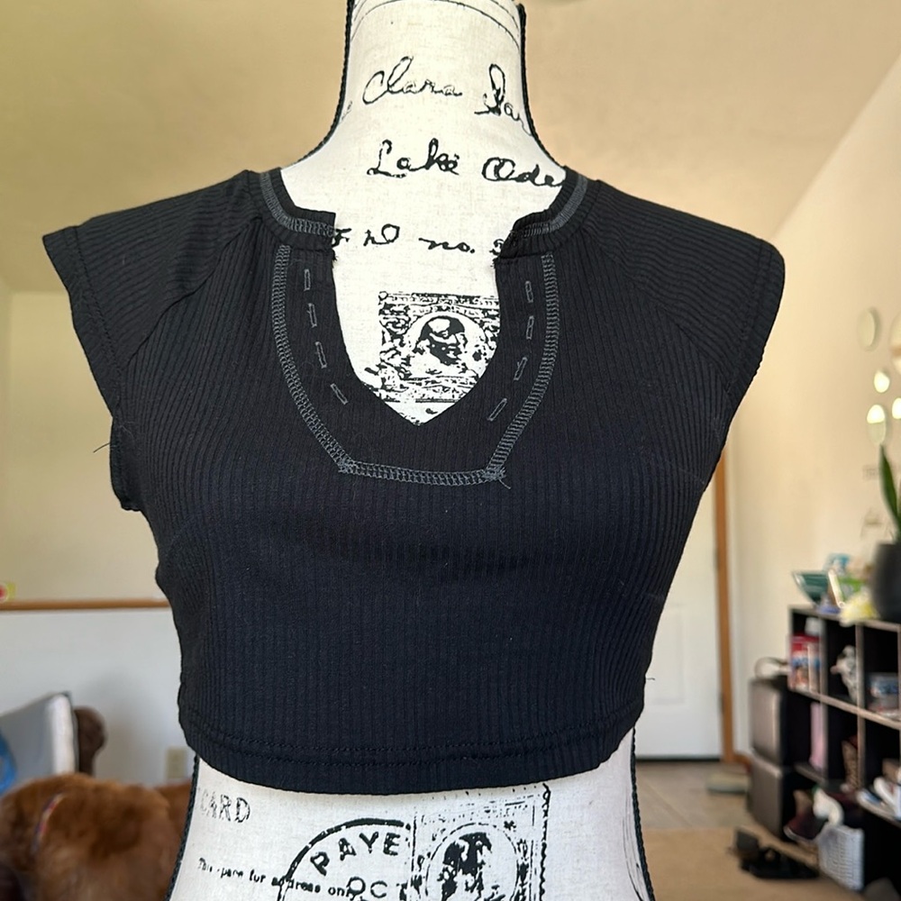 Brand new never worn, Urban Outfitters lookalike from SHEIN, very very cropped